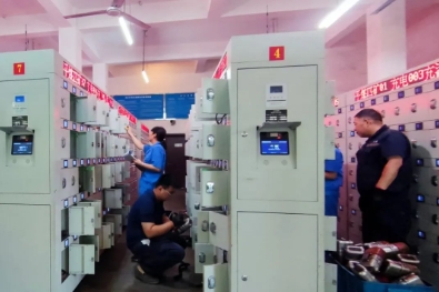 四矿灯房开展二季度自救器校验工作