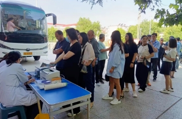 六矿生活服务中心安排从业人员进行健康体检