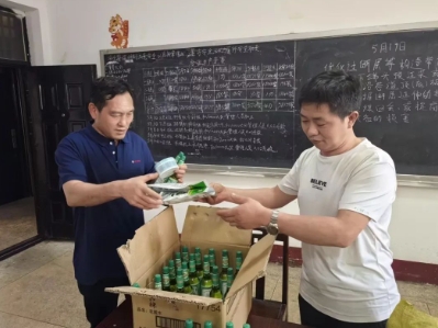 平煤股份六矿综采四队解暑降温有“凉”策