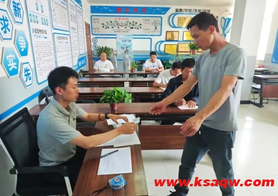 发放隐患排查卡 助力安全生产