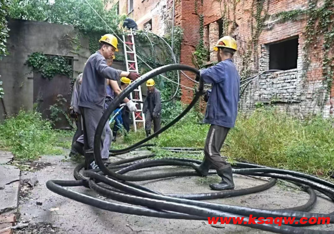 供电队推进线路优化保障供电安全高效