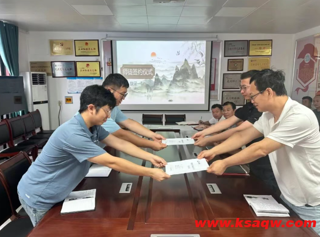 【基层动态】综采一队举行新分大学生集体拜师仪式